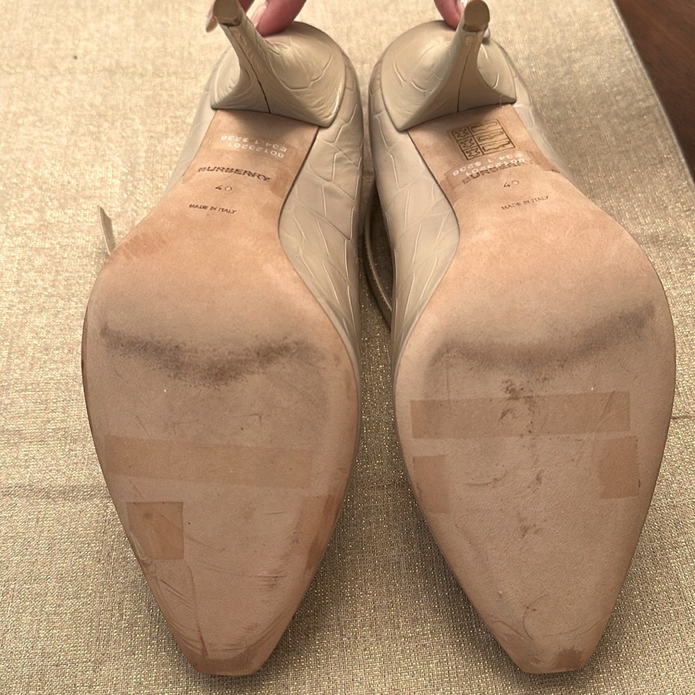 Burberry Beige Croc-Embossed Leather Ankle Strap Heels Size 40/ 9US - Picture 9 of 13